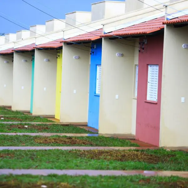 Governo de Goiás recebe inscrições para casas a custo zero em 15 municípios