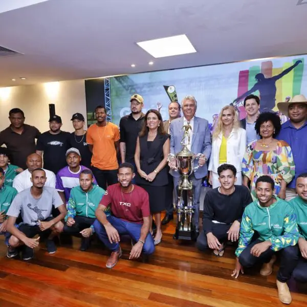 Caiado e Gracinha recebem vencedores da Copa Quilombola no Palácio das Esmeraldas