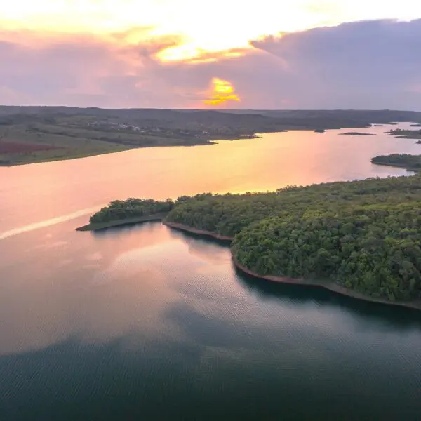 Vista aérea do Lago Corumbá IV, no Entorno do DF