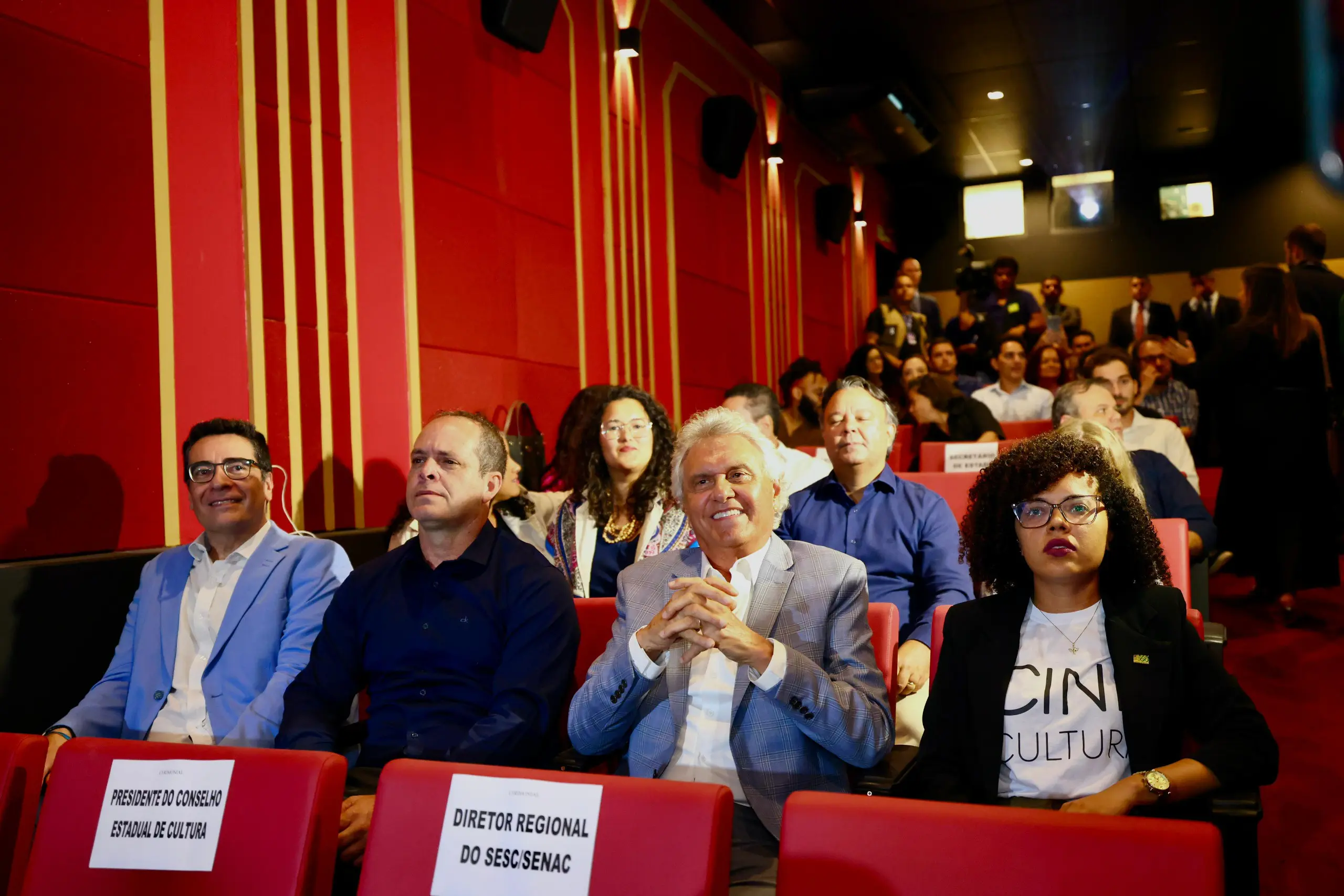 Caiado entrega revitalização do Cine Cultura com sessão de filme goiano premiado em Gramado