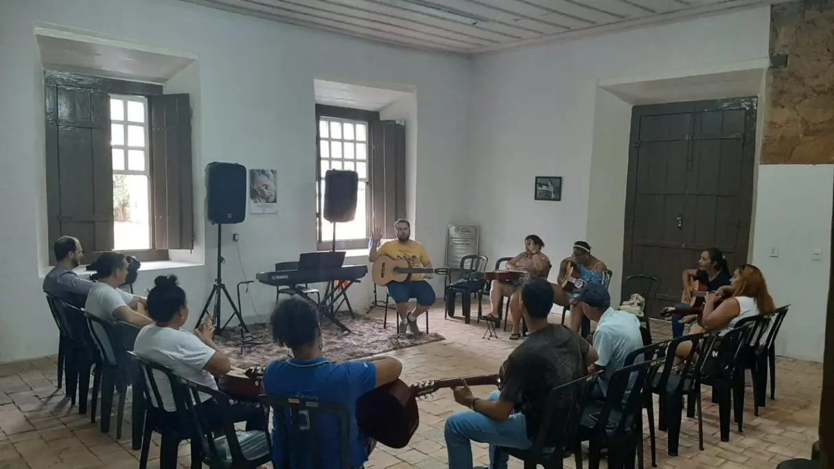 aula de violão Escola do Futuro