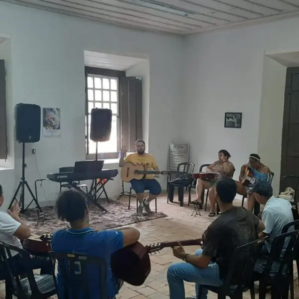 aula de violão Escola do Futuro