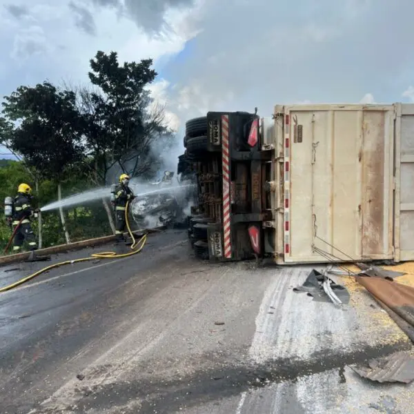 Bombeiros de Trindade e Palmeiras de Goiás atuam em grave acidente na GO-326