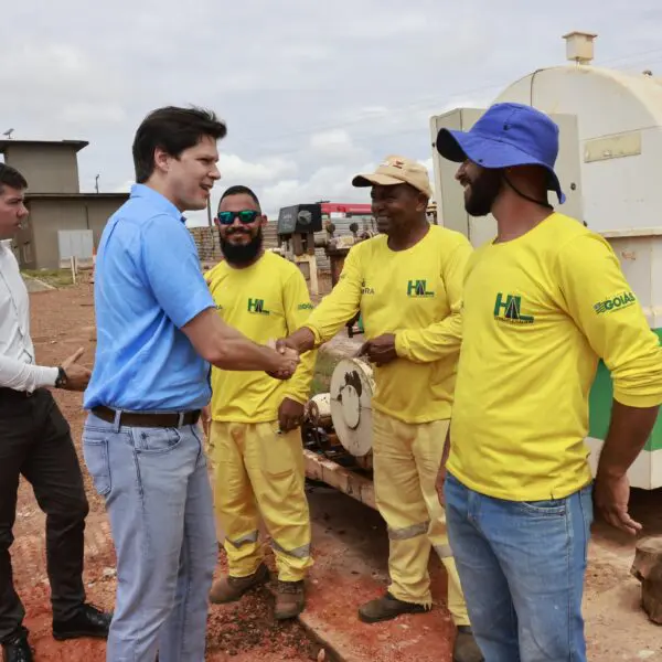 Daniel Vilela vistoria obras nas rodovias estaduais