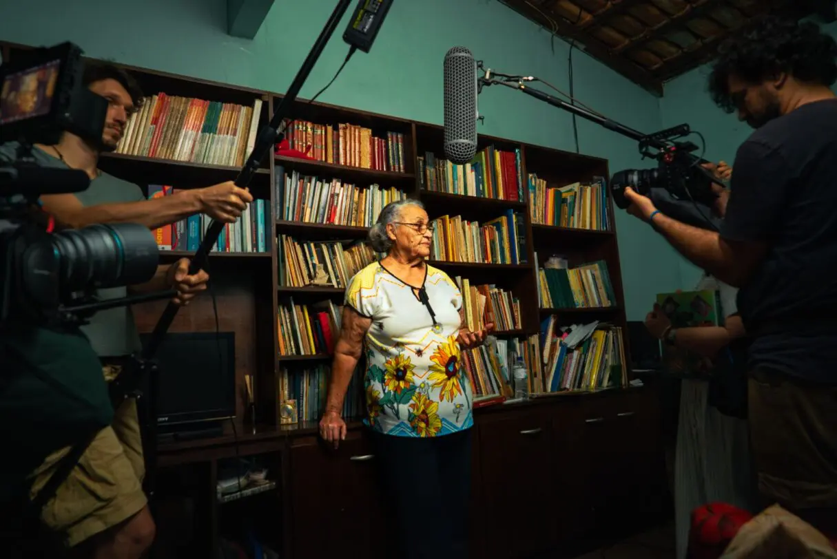 Cena da gravação do documentário Maria Luiza Entre Raízes e Saberes