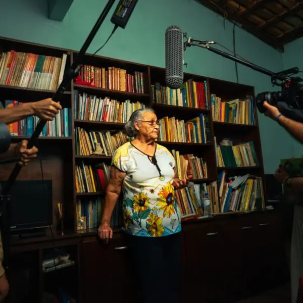 Cena da gravação do documentário Maria Luiza Entre Raízes e Saberes