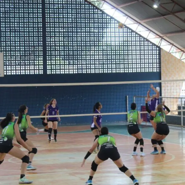 Disputa de voleibol dos Mais de 200 atletas representaram municípios no Entorno do DF e disputaram vagas para a fase regional dos Jogos Abertos de Goiás em Valparaíso