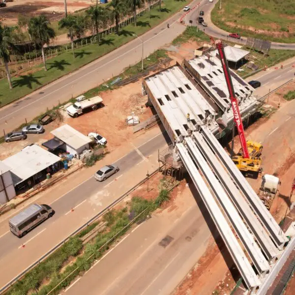 Obra do viaduto na GO-020