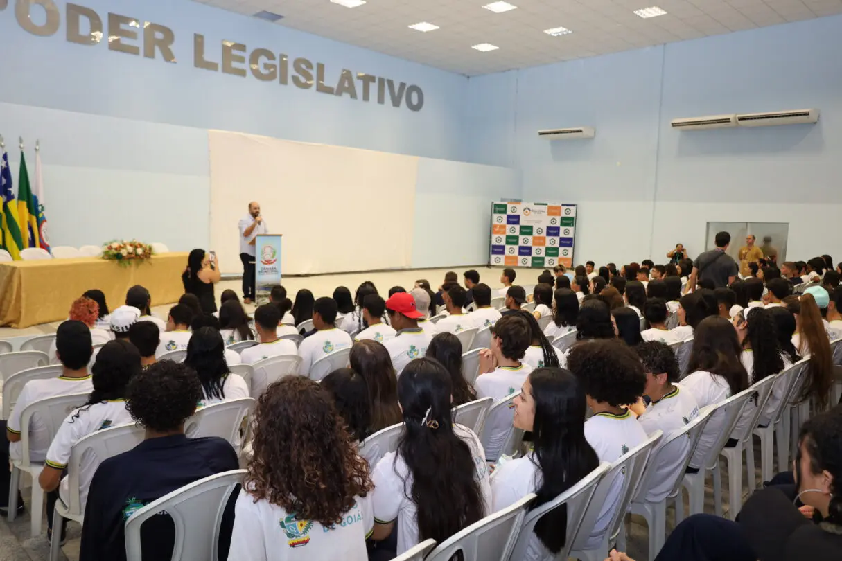 Sessão de exibição de filme do Cone Goiás Itinerante