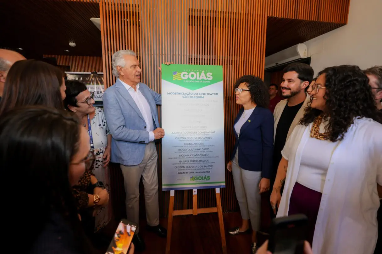 Caiado entrega modernização do Cine Teatro São Joaquim