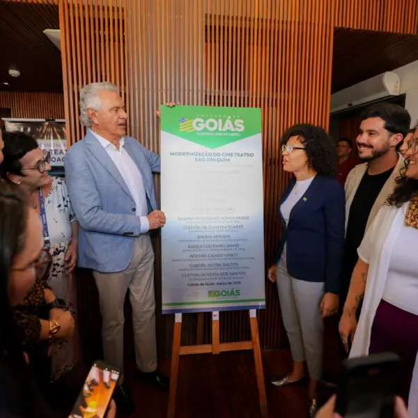 Caiado entrega modernização do Cine Teatro São Joaquim