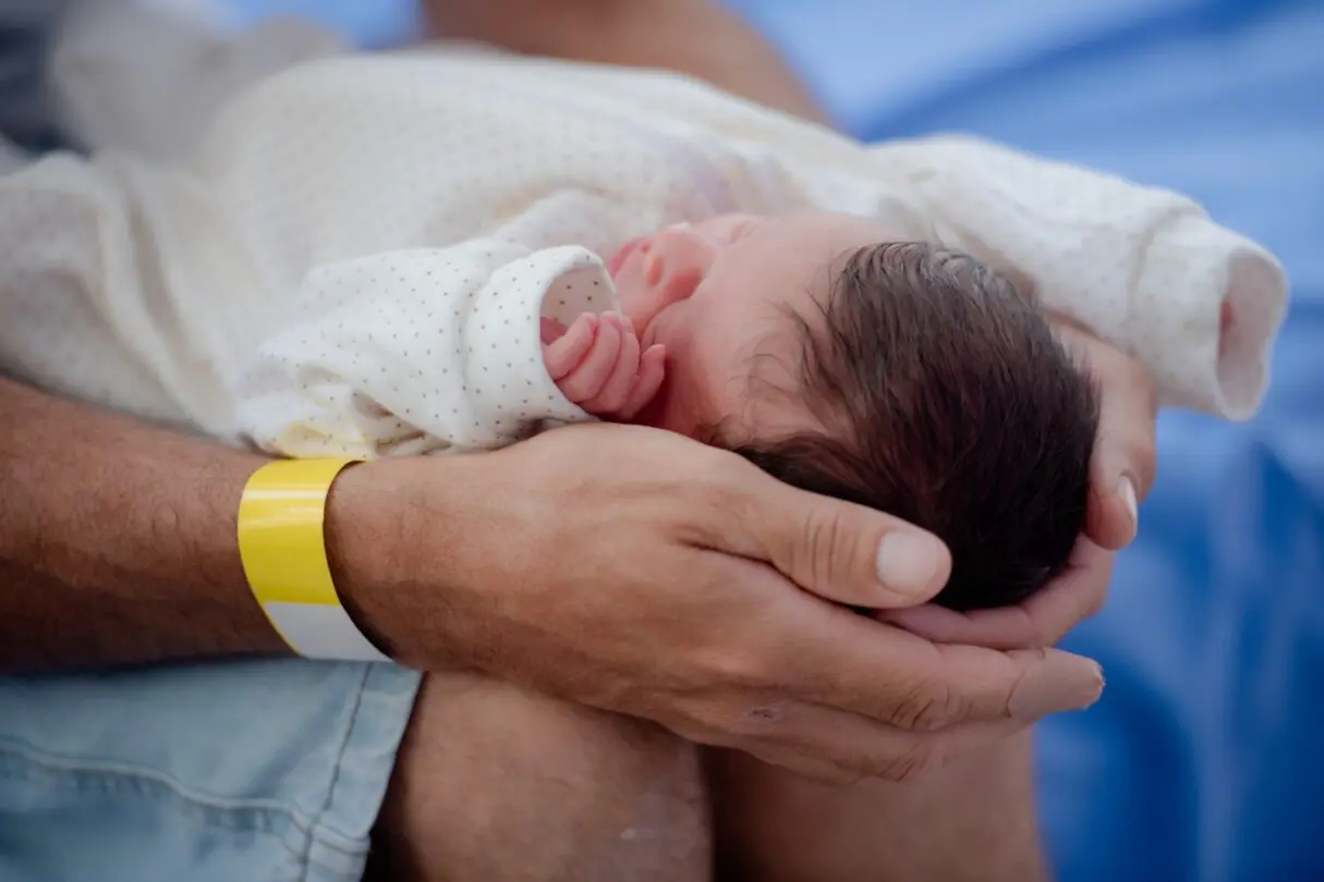 Governo de Goiás lança projeto para identificação de bebês nas maternidades estaduais