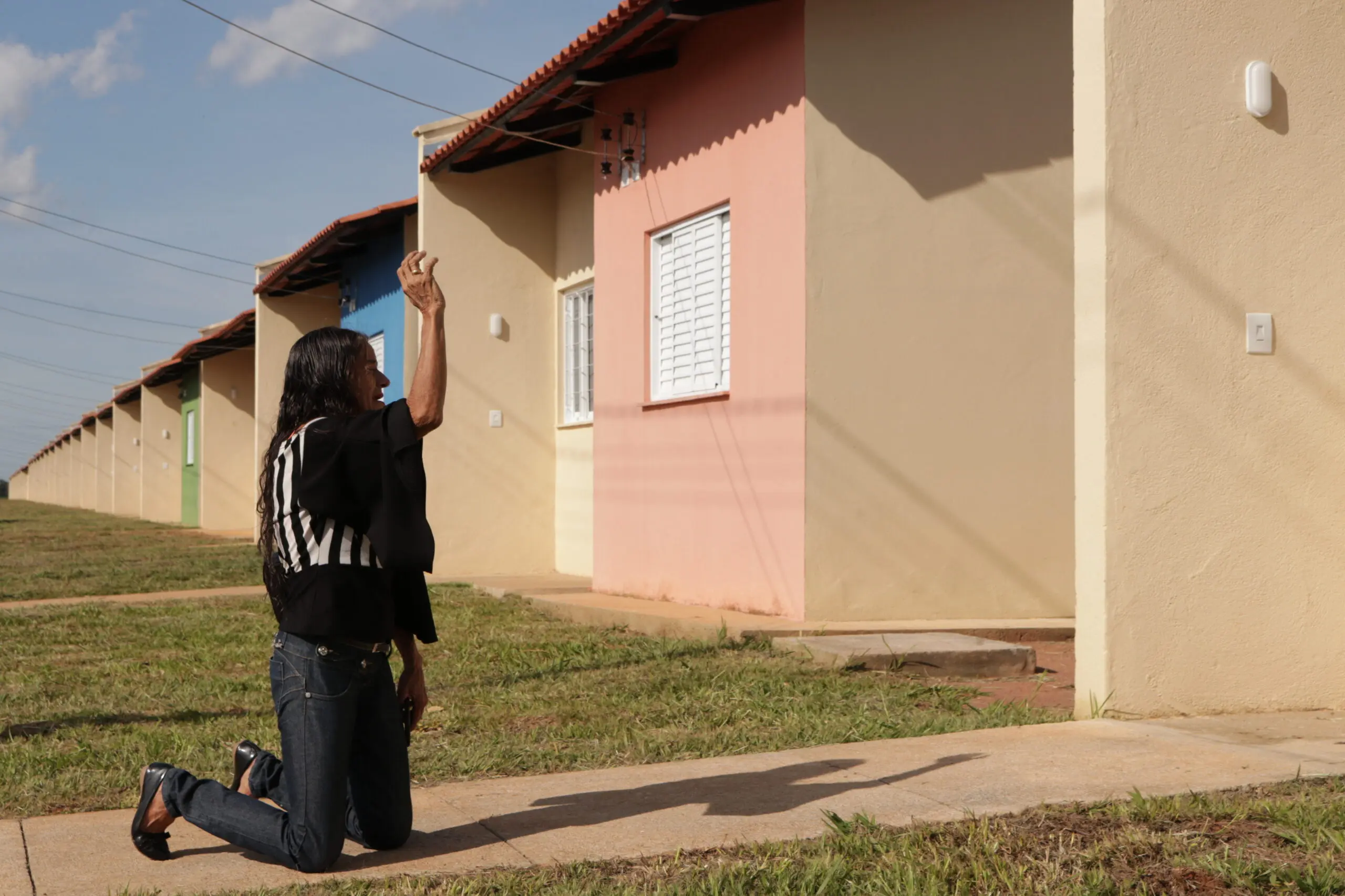 mulheres são beneficiadas com casas a custo zero