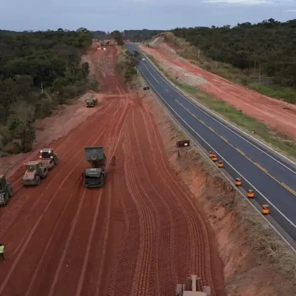 Obra em rodovia