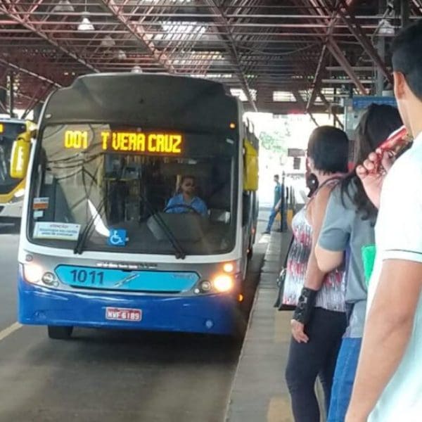 Usuarios-do-transporte-coletivo-em-terminal-de-Goiania