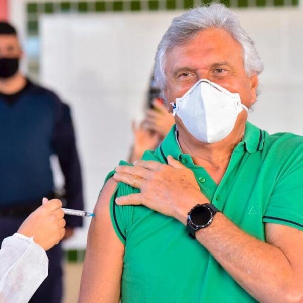 Caiado cumpre agenda em Goiânia nesta quarta-feira vacina