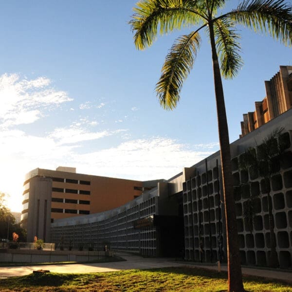 Governador em exercício, Daniel Vilela participa da posse de desembargadores no TJGO
