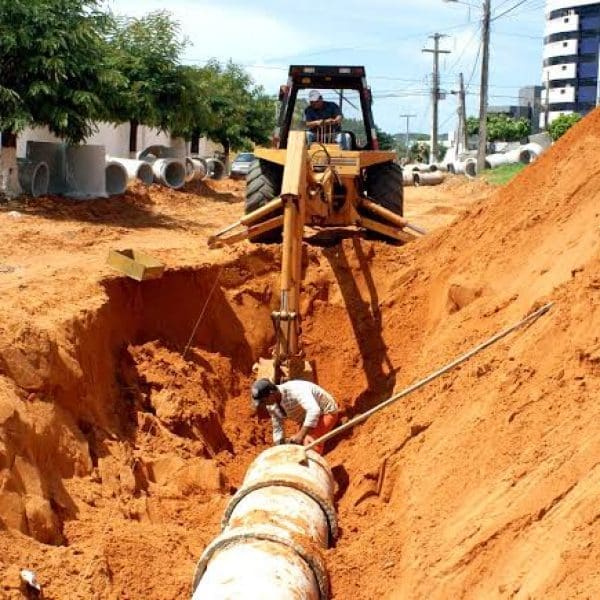 Vala com canalização para esgoto