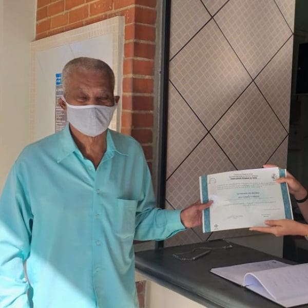 Jose_Gomes_recebe_diploma