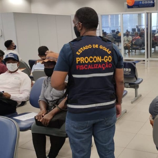 fiscalização do Procon em banco