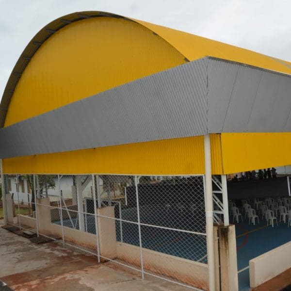 fachada de escola em Luziânia