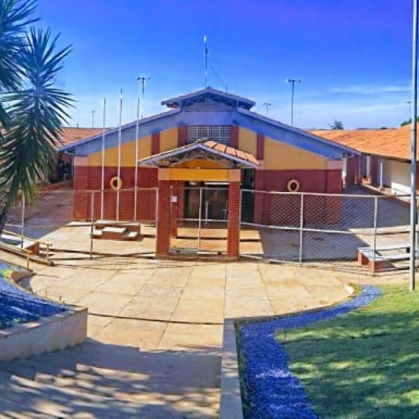 Fachada de escola que foi reformada