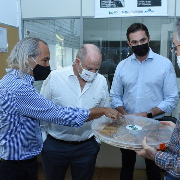 Adido de Israel visita Embrapa
