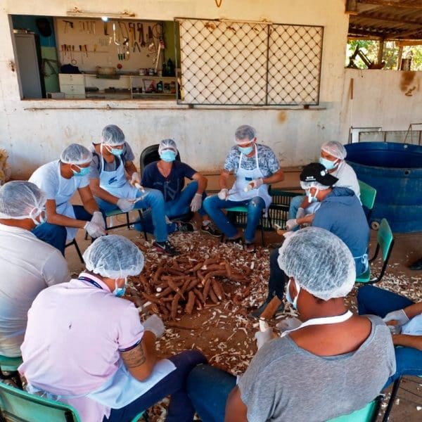EMATER curso de mandioca para dependentes químicos