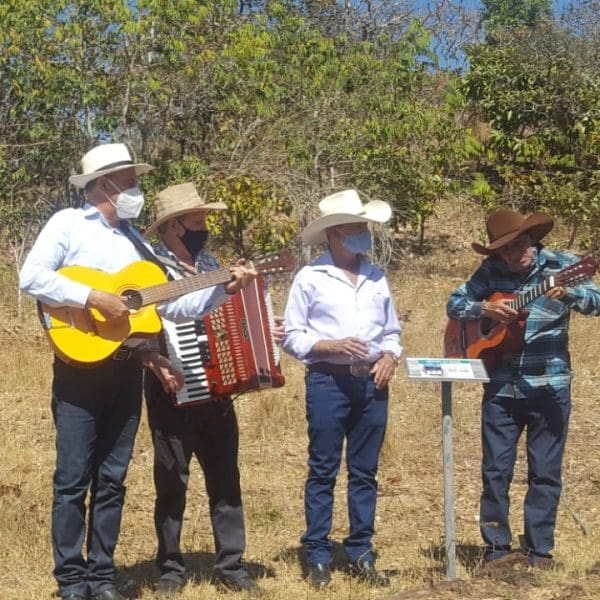 Caminho de Cora- Prefeito da cidade de Goiás - Aderson Gouveira e músicos da Orquestra de Violeiros