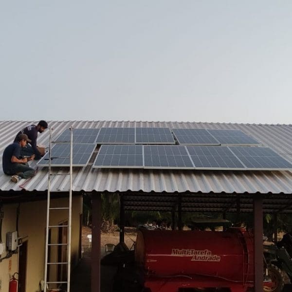 instalação de placas de sistema de energia solar
