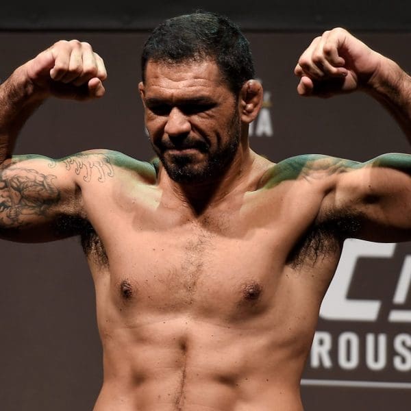 rodrigo-minotauro-em-pesagem-antes-de-luta-de-despedida-no-ufc-1596285549531_v2_4x3