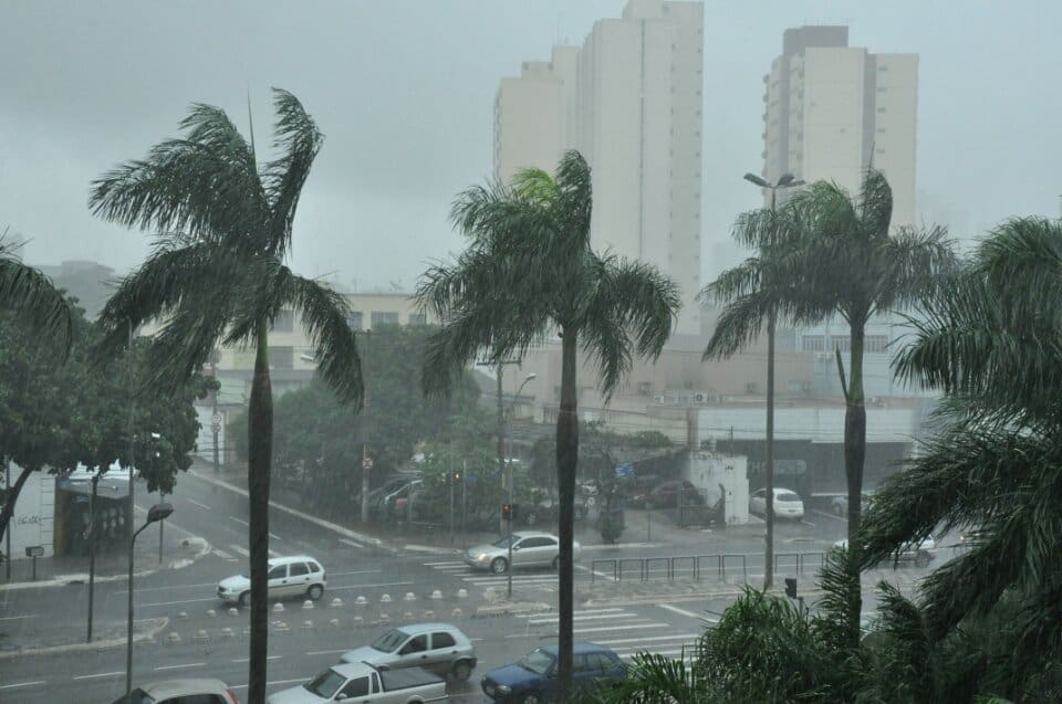 Alerta de chuvas fortes em Goiás