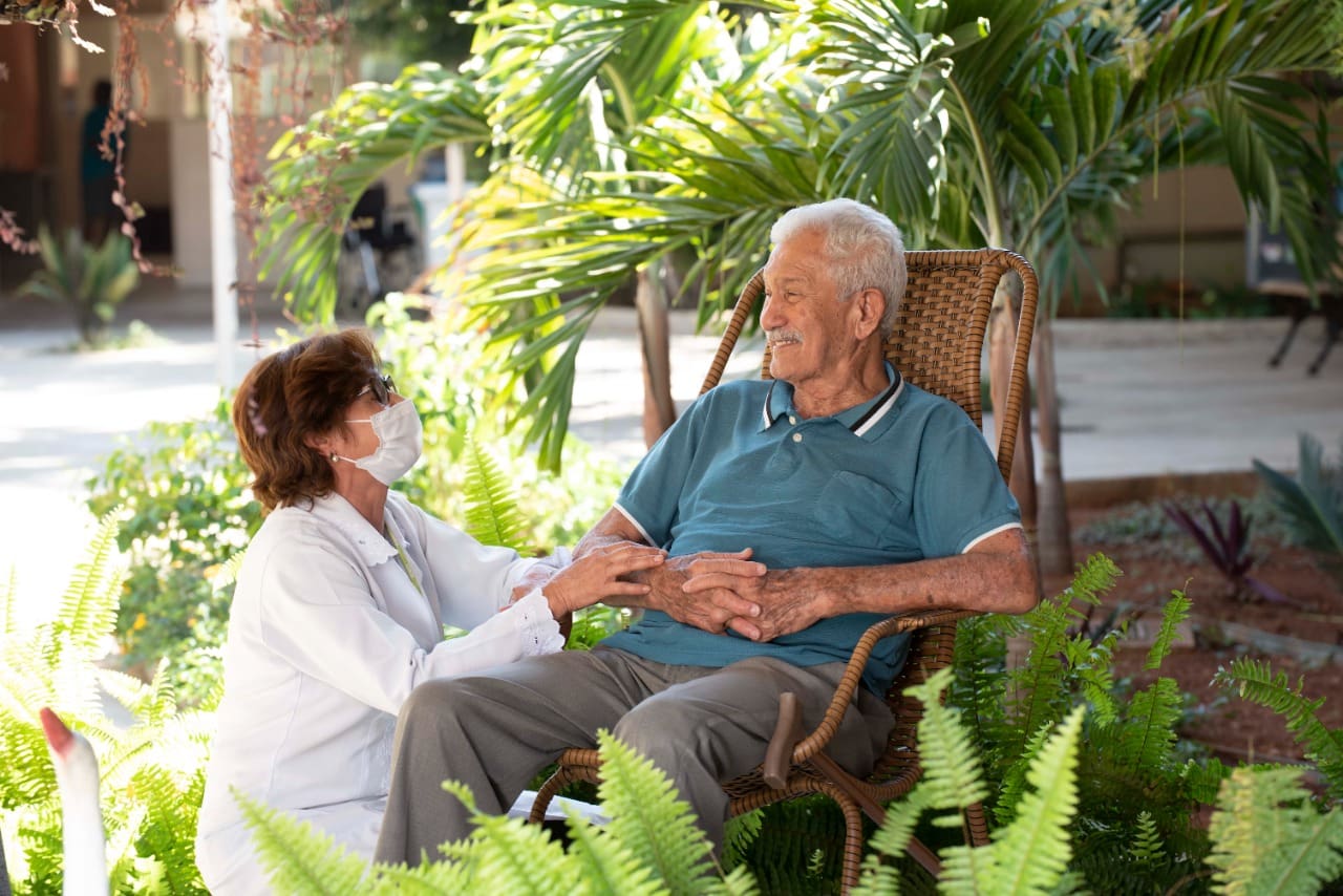 Cuidador de pessoa idosa