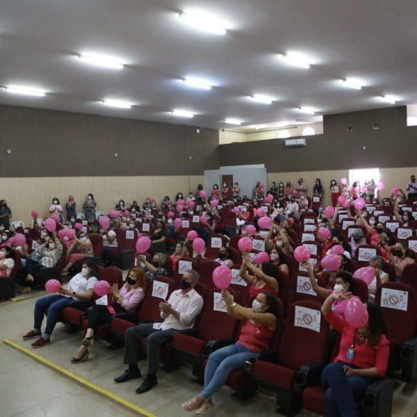 público do evento outubro rosa