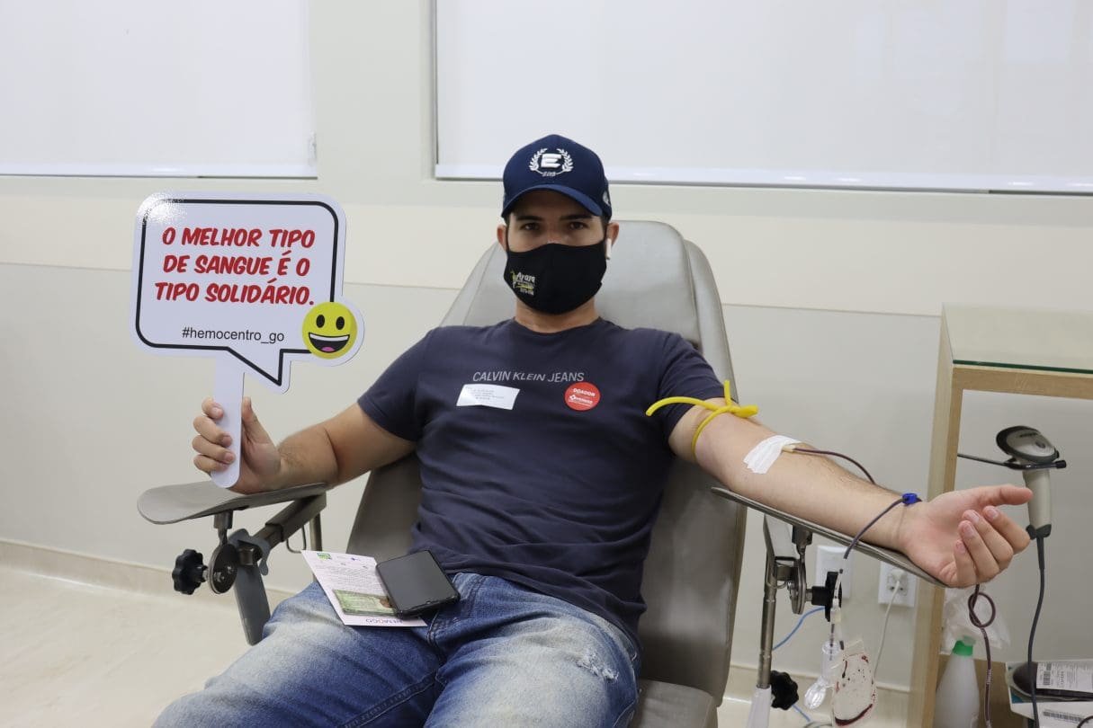 Voluntário doando sangue