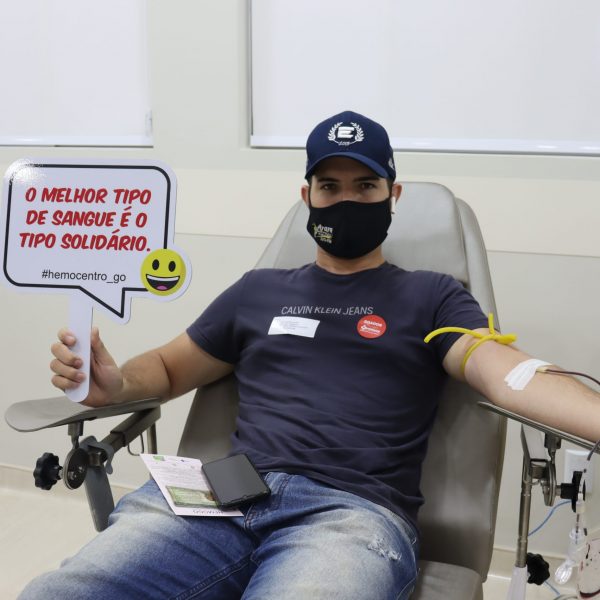 Voluntário doando sangue