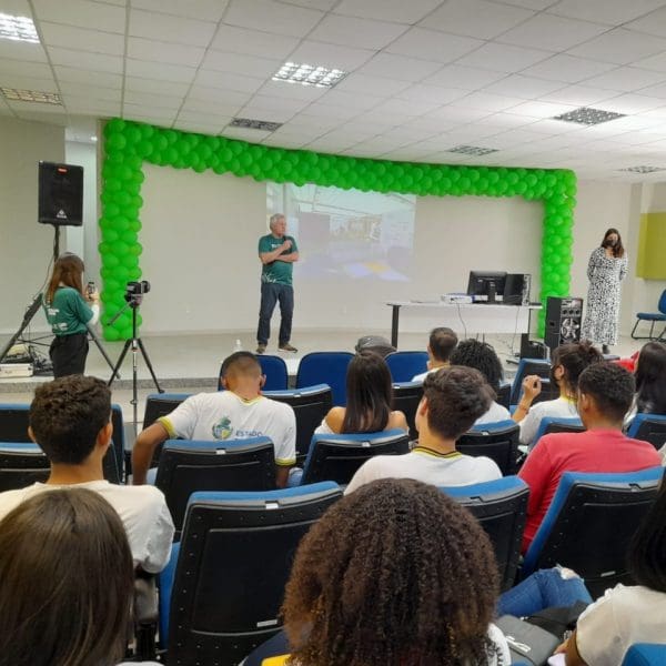 governador com estudantes