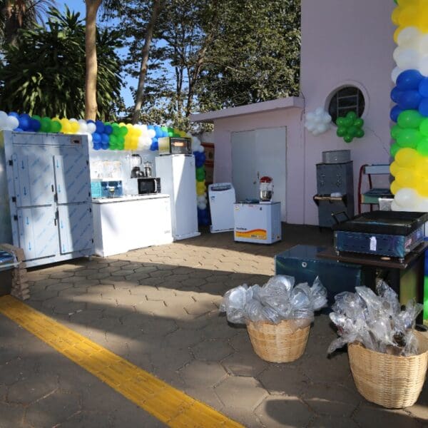 ESCOLAS- ENTREGA DE MATERAIL