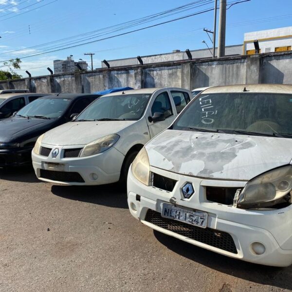 Carros que foram arrematados em leilões promovidos pelo Governo de Goiás
