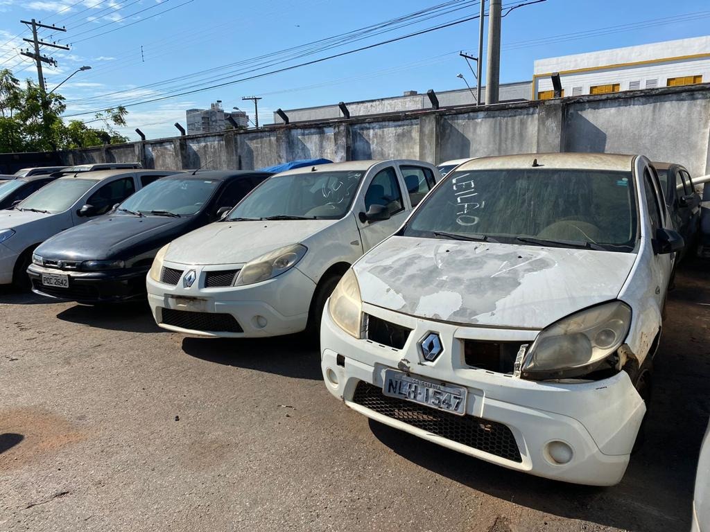 Carros que foram arrematados em leilões promovidos pelo Governo de Goiás