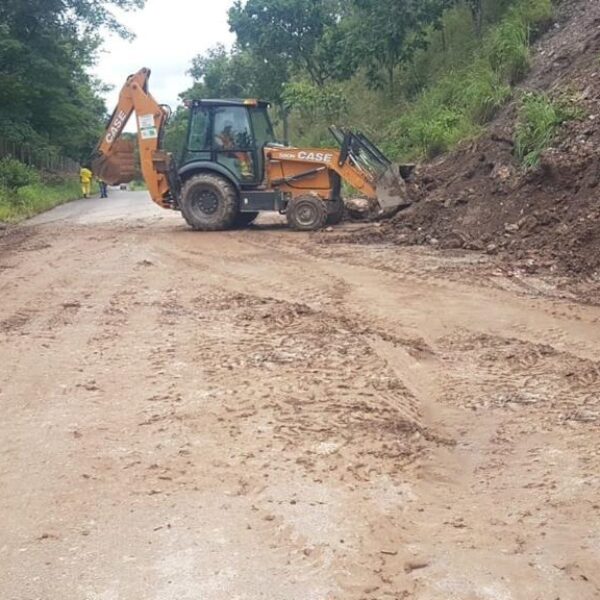 Goinfra na Operação Nordeste Solidário recupera rodovias