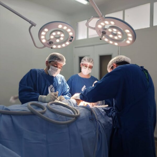 Médicos que participaram do mutirão de cirurgias do Hugo no centro cirúrgico
