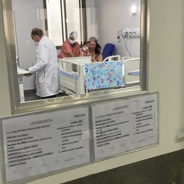 Gêmeas no Hecad após cirurgia de separação