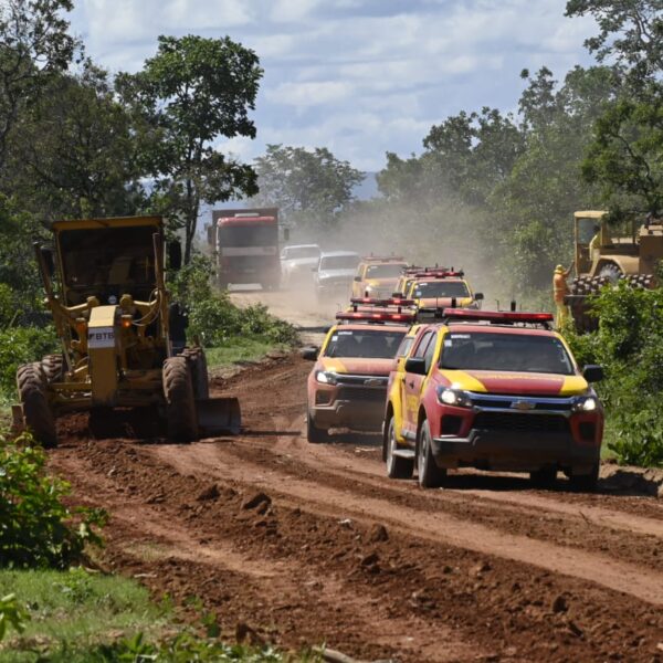 Operação Nordeste Solidário: máquinas reconstroem rodovia em cavalcante (Foto: Silvano Vital)
