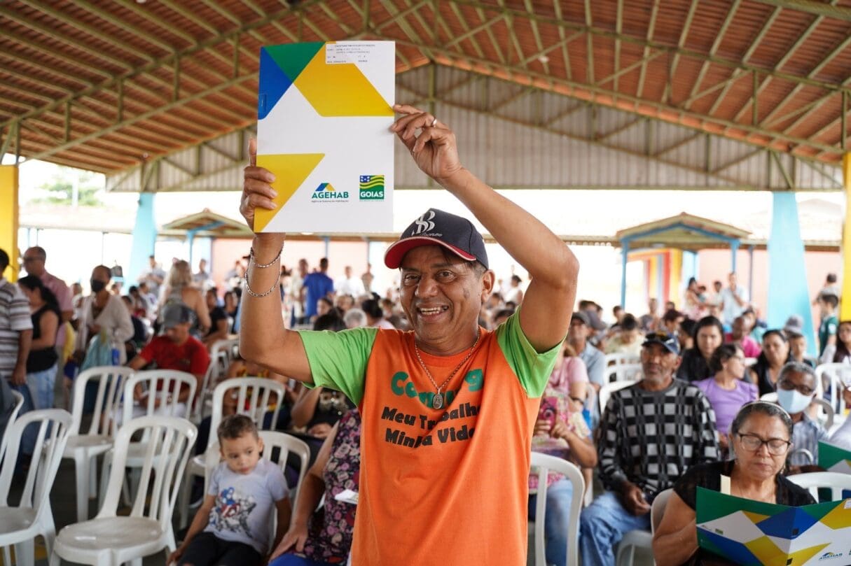 Agehab e Prefeitura se unem para regularização em 15 bairros de Goiânia