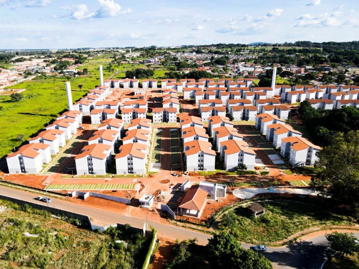Agehab entrega 300 moradias em Aparecida de Goiânia