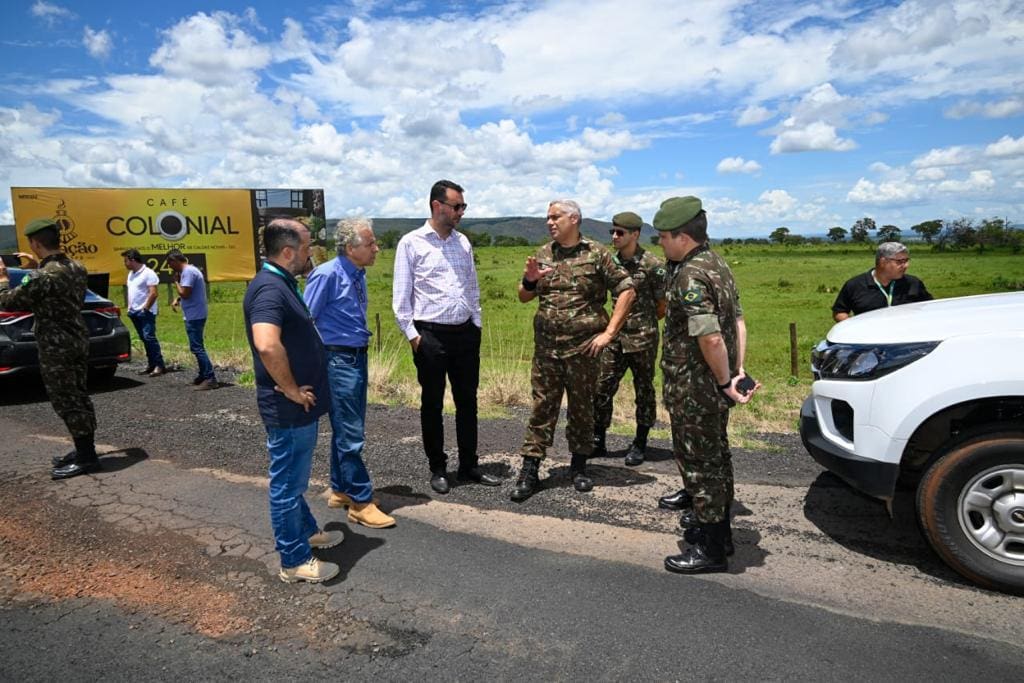 Goinfra e Exército vistoriam trecho da duplicação da GO-12 3