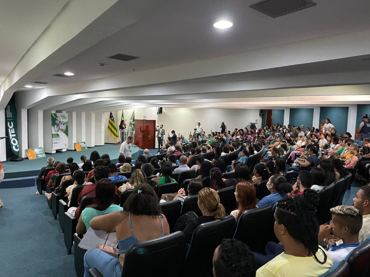 Retomada entrega R$ 609 mil em benefícios do Goiás Social a 238 alunos do Cotec
