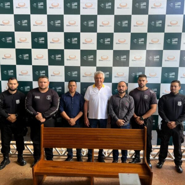 Governador e DGAP: mão de obra carcerária vai produzir bancos para o Serra Dourada