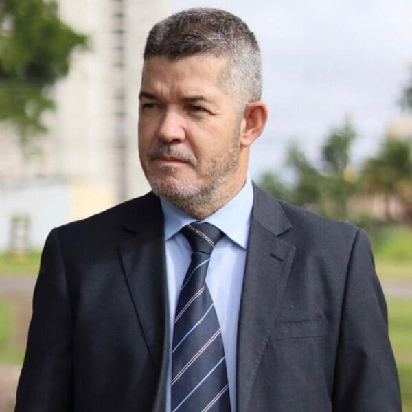 Caiado define novos titulares da Secti e do Detran